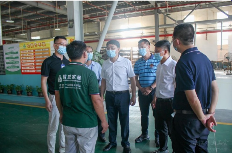 湛江市人大副主任、總工會(huì)主席李更盛率隊(duì)到信威集團(tuán)開展勞模慰問活動(dòng)